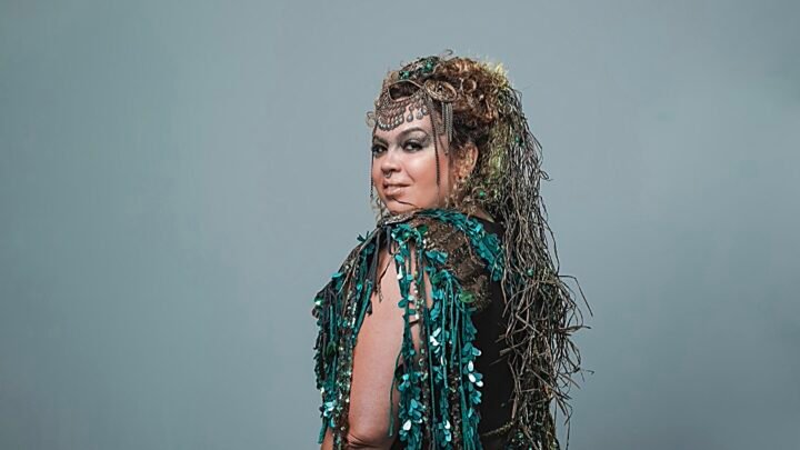 Cantora pernambucana Riáh apresenta o show Retinta no Sesc Bom Retiro, em São Paulo