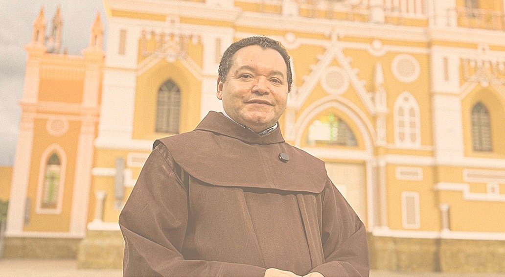 Frei Jurandir apresenta show especial no Santuário de Canindé em meio a celebração do Ano Franciscano