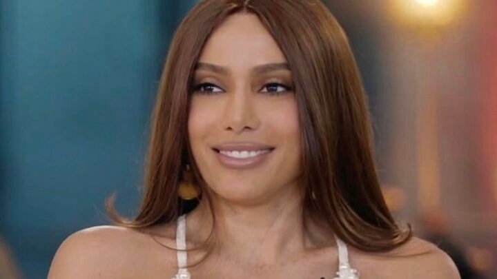 Com bênção de Paolla Oliveira, Anitta revela por que aceitou ser rainha de bateria